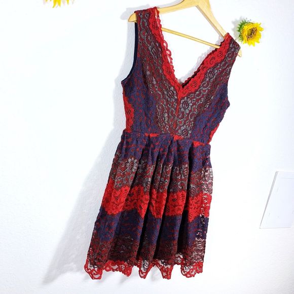 NSR Napean Sea Rd Red Lace Fitted Flare Mini Dress Scalloped V Neck Size Medium - Picture 5 of 10
